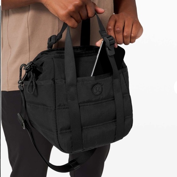 lululemon athletica Handbags - NWT Lululemon Dash All Day Bucket Bag 6.5L